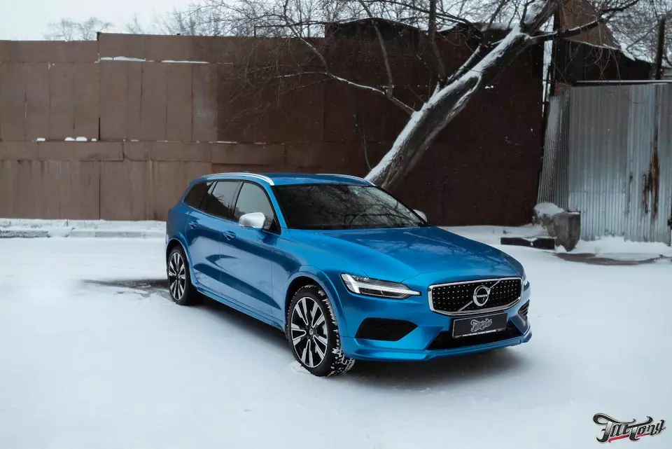 Volvo V60 crosscountry. Окрас текстурного пластика и оклейка кузова в голубой глянец!